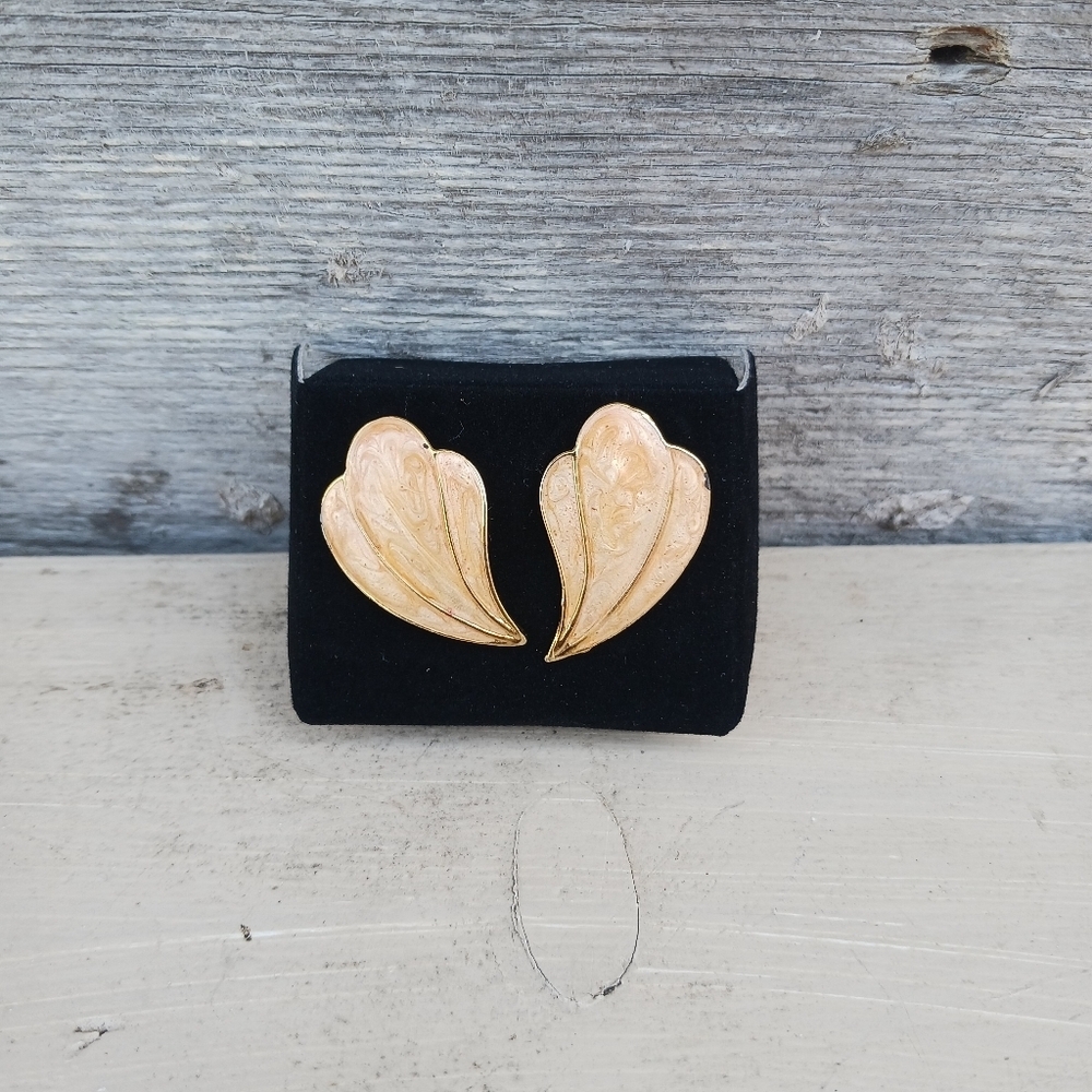 Vintage 1980s Enamel Peach Swirl Gold Tone Stud Earrings Curved